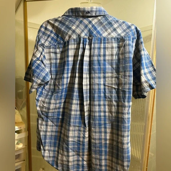 1 Quiksilver button up shirt. - Picture 2 of 3